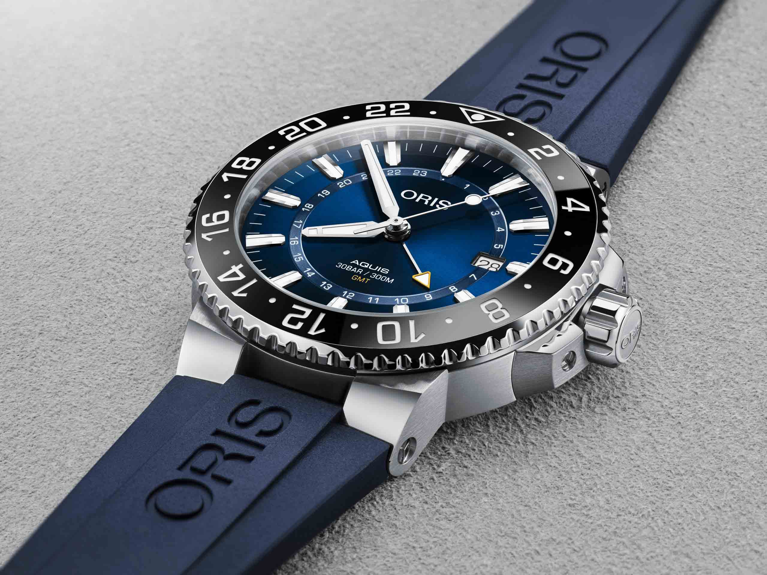 Oris Oris Aquis Gmt Date 01 798 7754 4135-07 4 24 65EB, aquis швейцария мужские часы на браслете каучук боковой вид